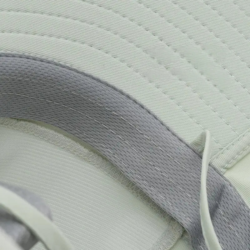 Female packable bush hat