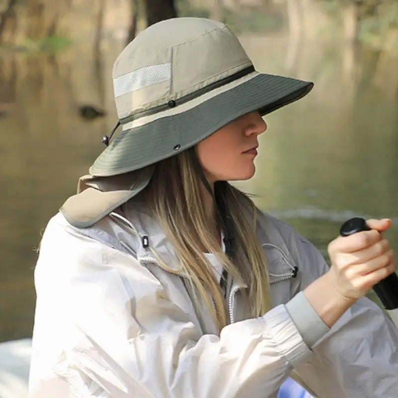 Lightweight bush hat