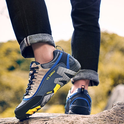 Lightweight tactical hiking shoes