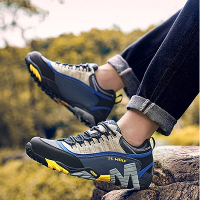 Lightweight tactical hiking shoes