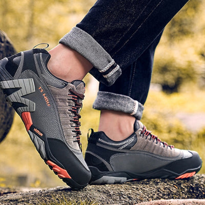 Lightweight tactical hiking shoes