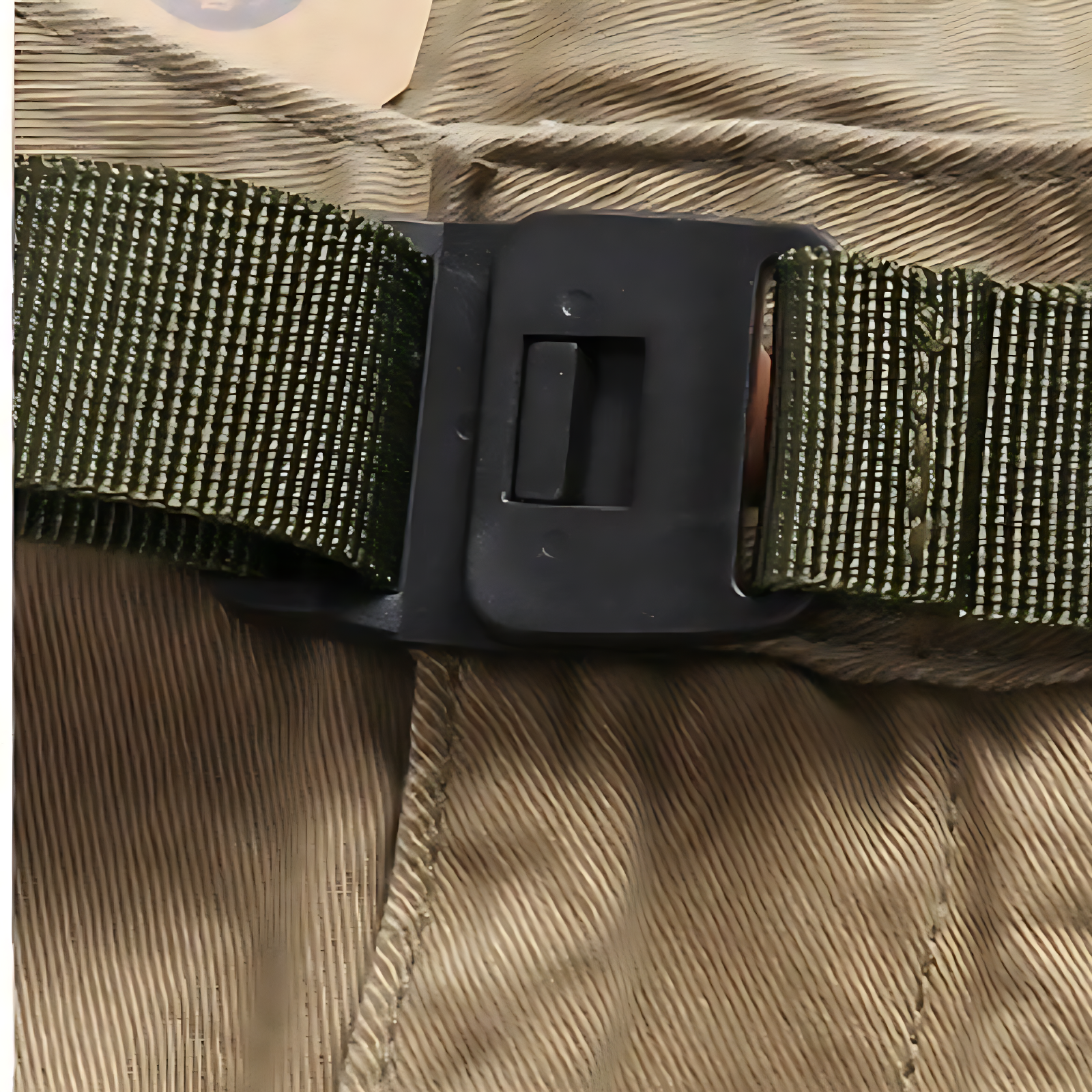 Men’s belted cargo shorts