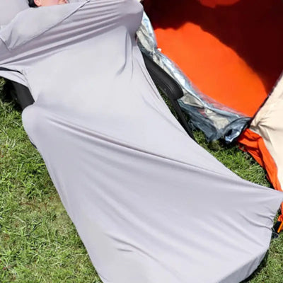 Sleeping bag liner with zipper