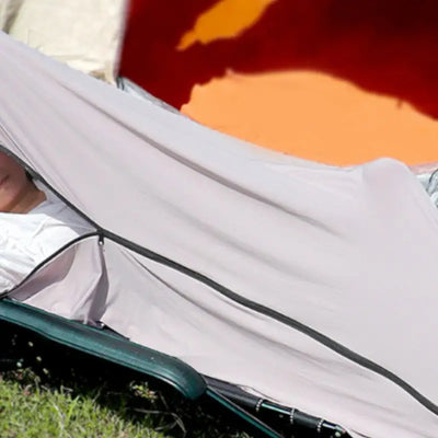 Sleeping bag liner with zipper