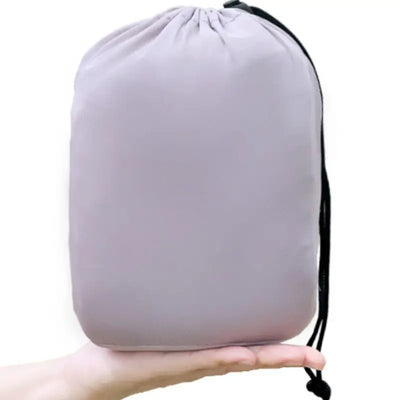 Sleeping bag liner with zipper