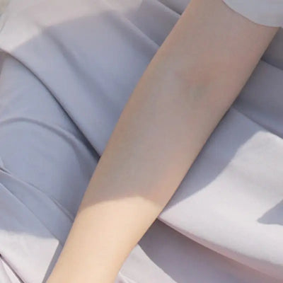 Sleeping bag liner with zipper