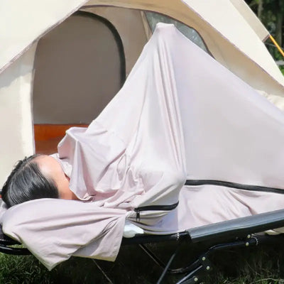 Sleeping bag liner with zipper